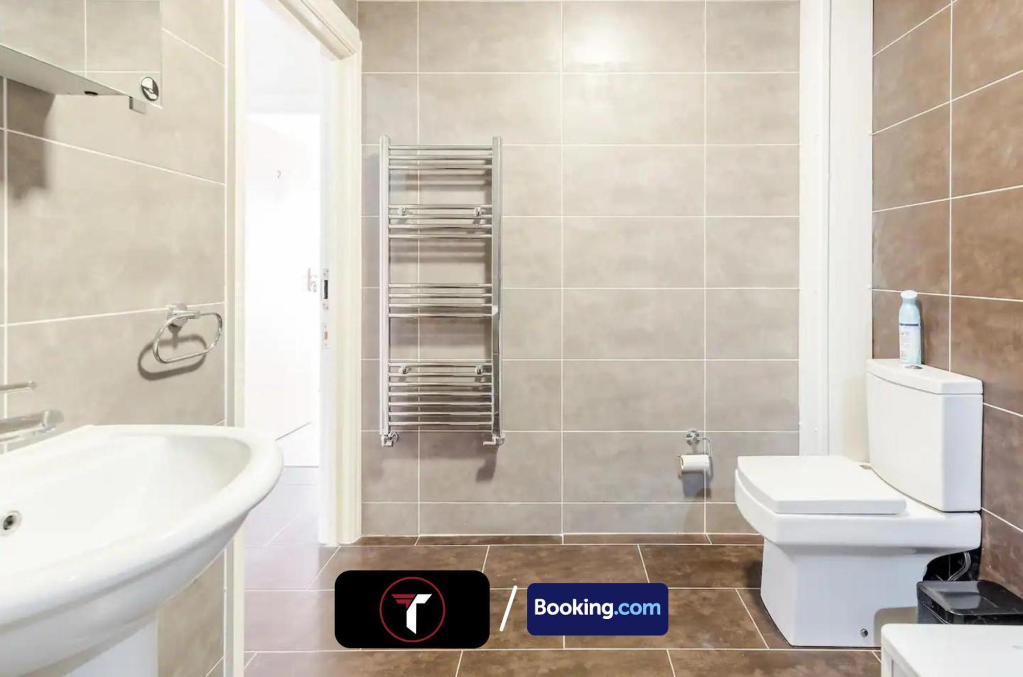 Stylish 2 Bedroom Flat By Tara Stays Short Lets & Serviced Accommodation Watford With Free Parking & Nearby Warner Studios Dış mekan fotoğraf
