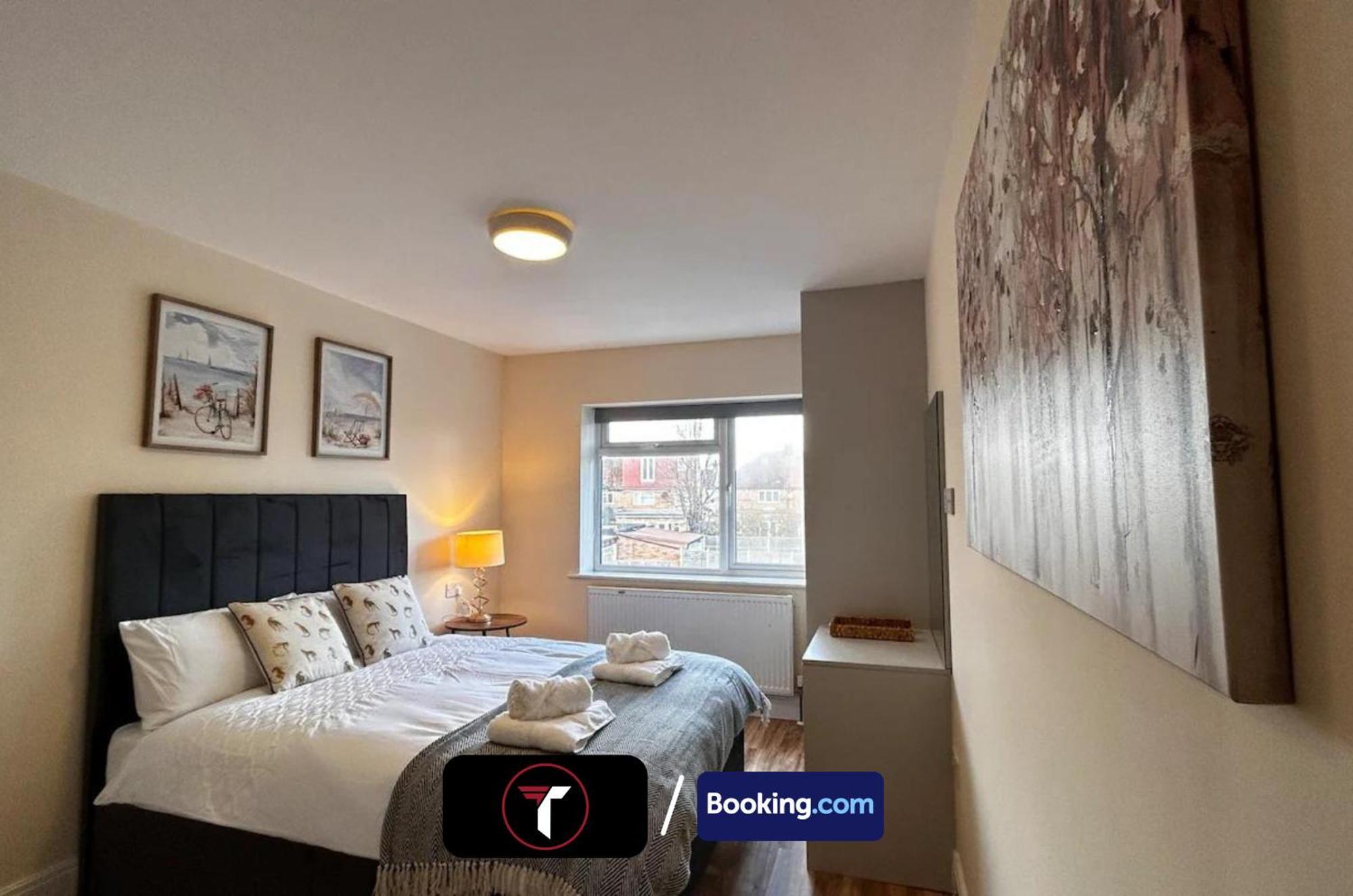 Stylish 2 Bedroom Flat By Tara Stays Short Lets & Serviced Accommodation Watford With Free Parking & Nearby Warner Studios Dış mekan fotoğraf