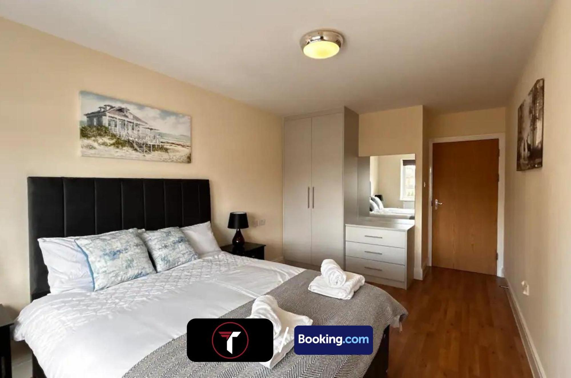 Stylish 2 Bedroom Flat By Tara Stays Short Lets & Serviced Accommodation Watford With Free Parking & Nearby Warner Studios Dış mekan fotoğraf