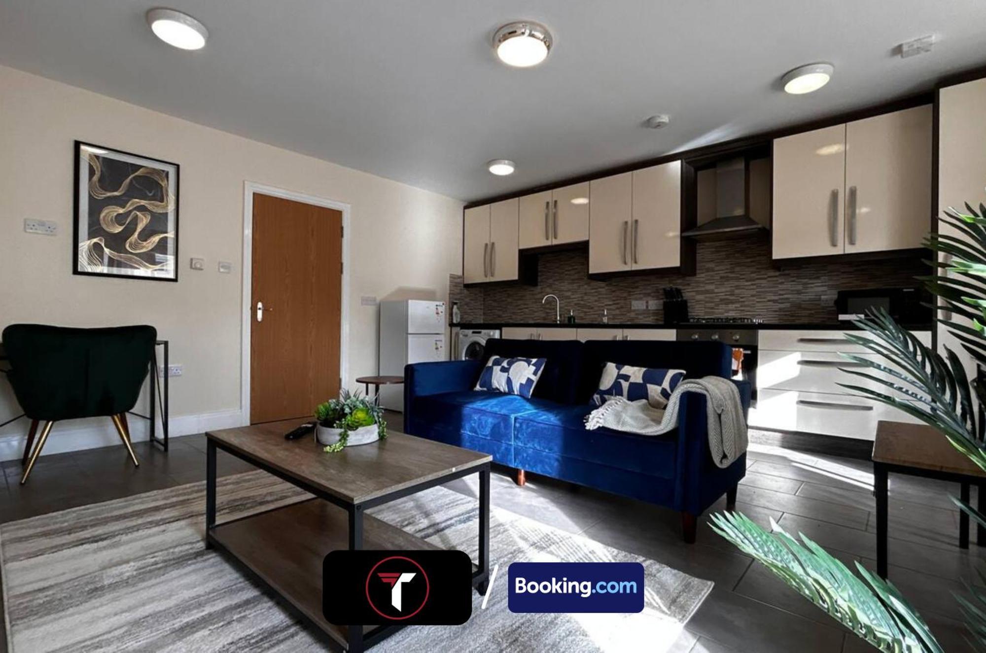 Stylish 2 Bedroom Flat By Tara Stays Short Lets & Serviced Accommodation Watford With Free Parking & Nearby Warner Studios Dış mekan fotoğraf
