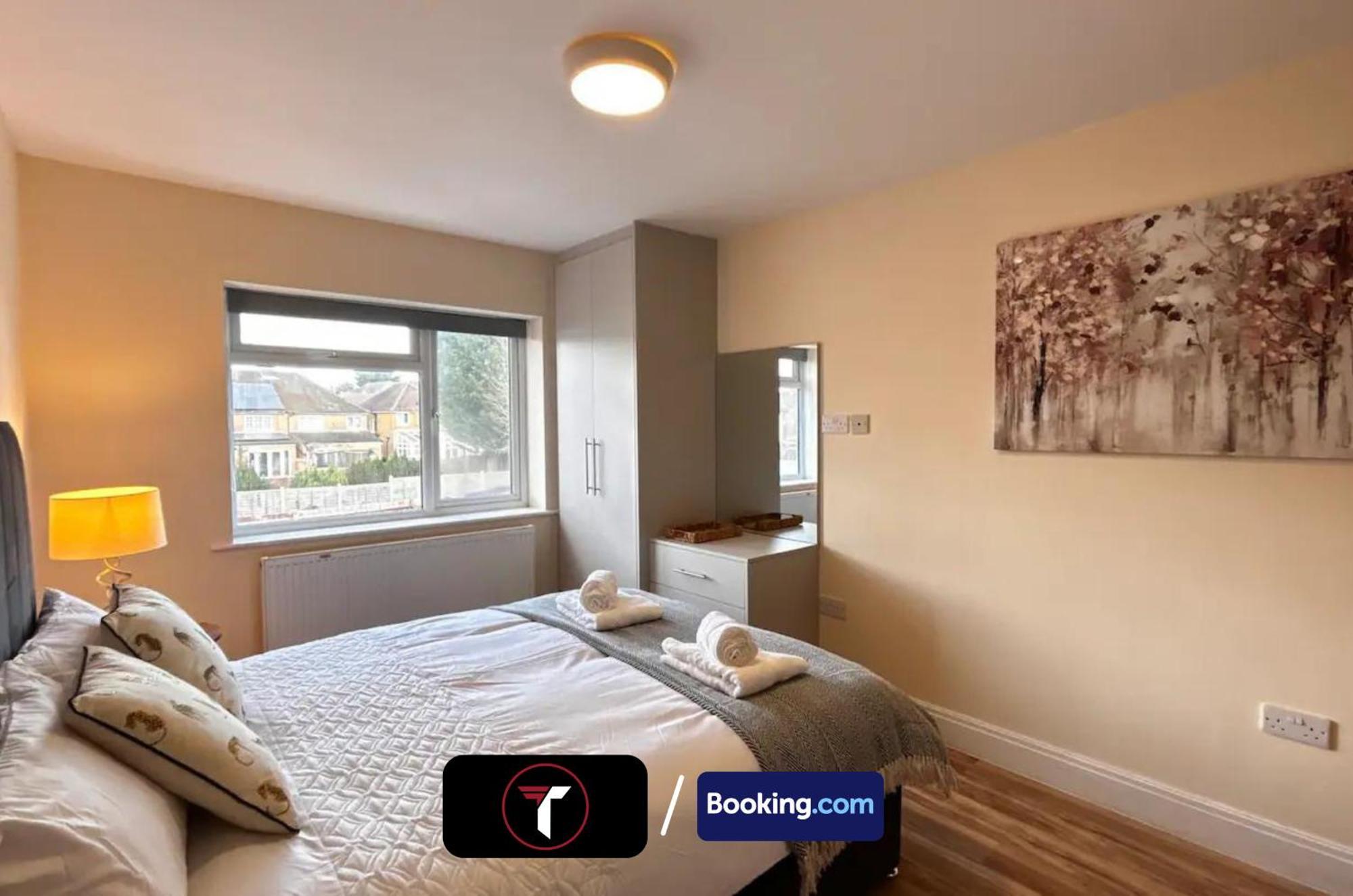 Stylish 2 Bedroom Flat By Tara Stays Short Lets & Serviced Accommodation Watford With Free Parking & Nearby Warner Studios Dış mekan fotoğraf
